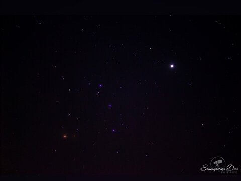 Scorpius lies to the top-right of the MW in the North Hemisphere. Antares is the red supergiant at the end of its life. Jupiter shines bright at the top-right. Stacked ten 15sec f/4.5 ISO6400 images captured on Canon EOS 700D.